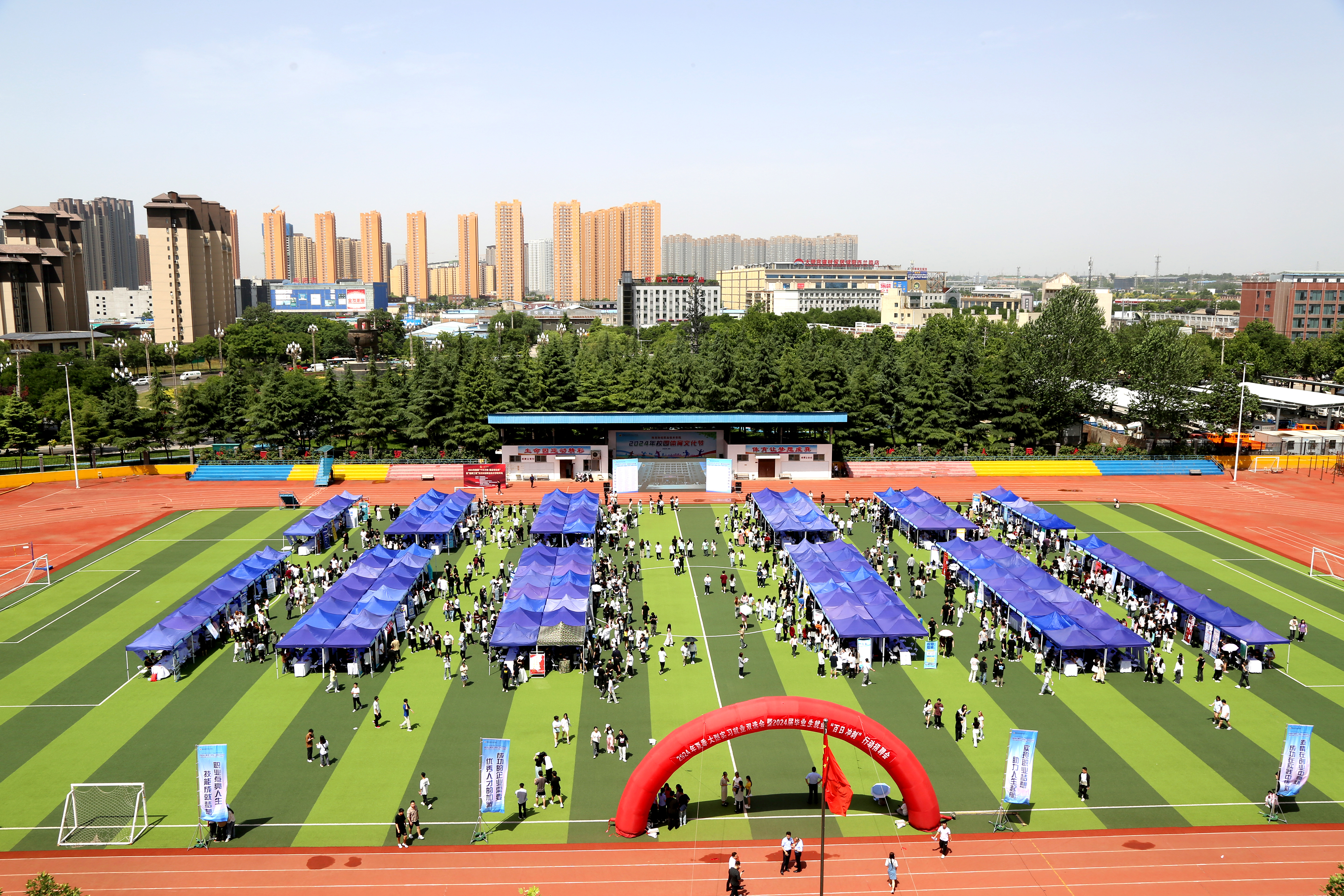 每年举办大型双选会